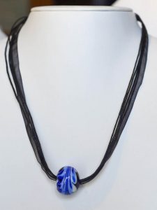 chatou-verre-vitrail-collier-b1