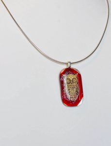 chatou-verre-vitrail-collier-b15