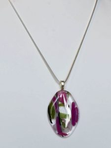 chatou-verre-vitrail-collier-b24