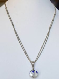 chatou-verre-vitrail-collier-b3