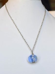 chatou-verre-vitrail-collier-b4